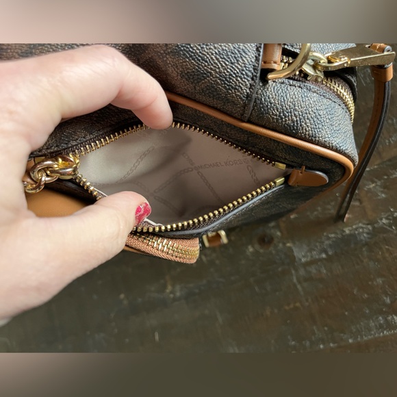 Michael Kors Women's Camera crossbody bag - Picture 8 of 16